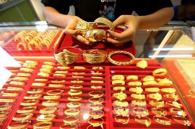 Giá vàng chiều 27/8: Vàng SJC tăng, giảm bao nhiêu?