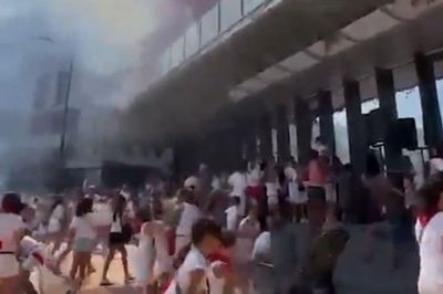 Pháo hoa bất ngờ phát nổ giữa đám đông, ít nhất 50 người bị thương
