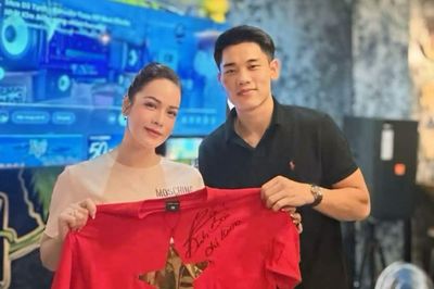 Nhật Kim Anh chúc mừng Đình Bắc
