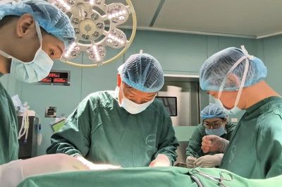 Chạy đua từng phút cứu nữ bệnh nhân bị tổn thương não nghiêm trọng