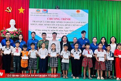 TAND TP Cần Thơ trao 50 suất quà cho học sinh nghèo vượt khó