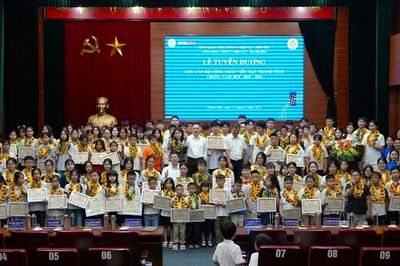 Tuyên dương con cán bộ, công nhân viên Công ty Điện lực Thanh Hóa tiêu biểu