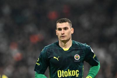 Barcelona hoàn tất ký hợp đồng với thủ môn Dominik Livakovic đến năm 2030 sau kiểm tra y tế
