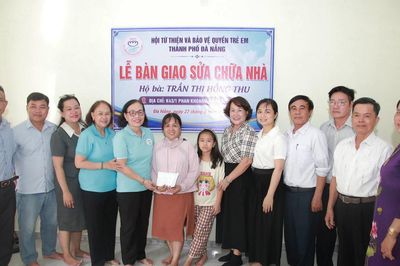 Bàn giao nhà sửa chữa mới cho hộ nghèo phường An Khê