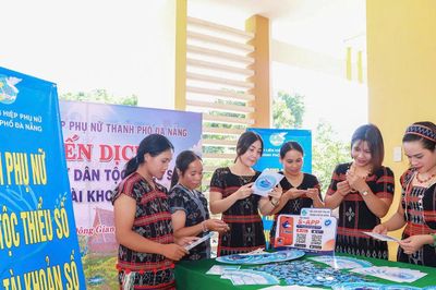 Triển khai chiến dịch 'Mỗi phụ nữ dân tộc thiểu số - Một tài khoản số' tại xã Đông Giang