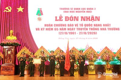 Trường Sĩ quan Lục quân 2 đón nhận Huân chương Bảo vệ Tổ quốc hạng Nhất