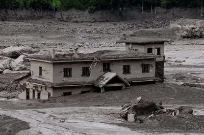 Thảm họa sạt lở, lũ quét ở Nepal: Số nạn nhân tăng lên 157 người, hơn 400 du khách mất tích