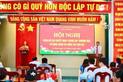 Ia Hiao công bố quyết định về công tác cán bộ và thành lập trường học