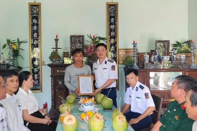 Vùng Cảnh sát biển 2 nhận phụng dưỡng Mẹ Việt Nam anh hùng tại Gia Lai