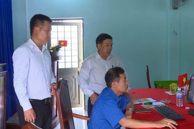 Chi bộ thôn bắt nhịp chuyển đổi số