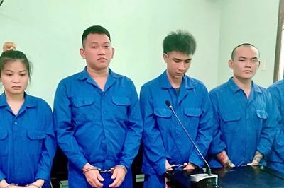 Gia Lai: Dùng khoản nợ 8 triệu đồng để ép 2 cô gái đi làm tiếp viên karaoke