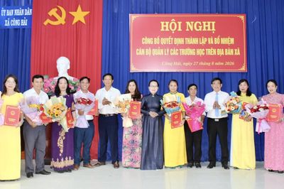 Xã Công Hải công bố quyết định thành lập cơ sở giáo dục và bổ nhiệm lãnh đạo quản lý