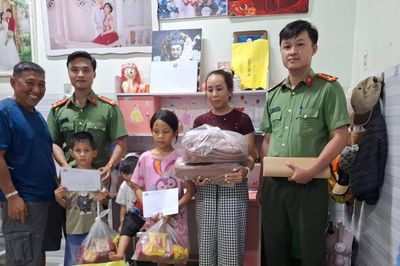 Nâng bước chân em đến trường
