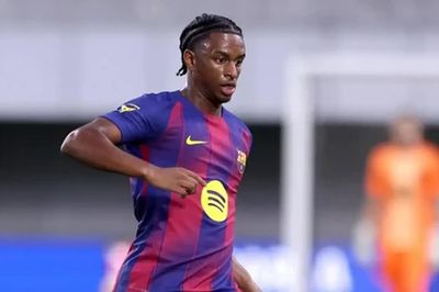 Man Utd quyết định từ bỏ thương vụ Alejandro Balde của Barca nhằm giữ vững cấu trúc lương