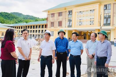 Đẩy nhanh tiến độ thi công các dự án Trường nội trú tiểu học và THCS