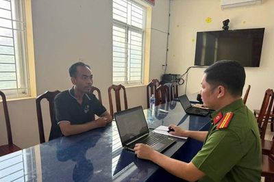 Khởi tố đối tượng chiếm giữ tài sản do người khác chuyển khoản nhầm