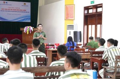 'Thắp sáng ước mơ thanh niên hoàn lương'