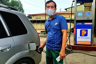 Giá xăng dầu đồng loạt giảm, dầu diesel giảm gần 500 đồng/lít