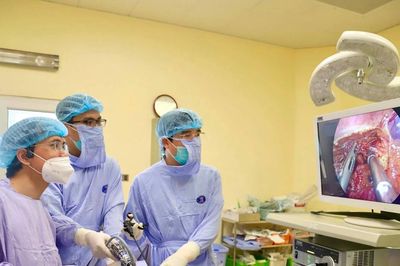 Mắc ung thư cả thực quản và dạ dày, bác sĩ dùng đại tràng tạo đường ăn mới