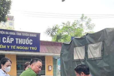 Lực lượng Công an cơ sở Tuyên Quang kịp thời giúp đỡ người dân gặp nạn đi cấp cứu