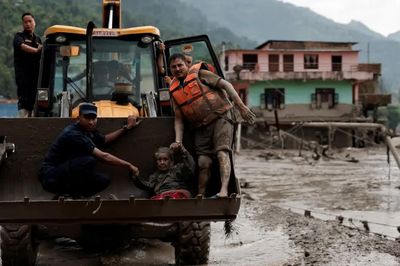 Lở đất và lũ quét kinh hoàng tại biên giới Nepal - Trung Quốc