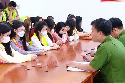 Bóc gỡ đường dây ma túy núp bóng thuốc lá điện tử