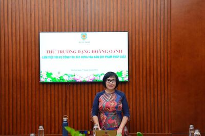 Tiếp tục hoàn thiện đề án về tiêu chí, giải pháp nâng cao chất lượng người làm công tác xây dựng thể chế