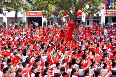 Hà Nội yêu cầu trường học không để học sinh thiếu sách giáo khoa đầu năm học