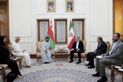 Iran và Oman thảo luận về hành lang tạm thời tại eo biển Hormuz