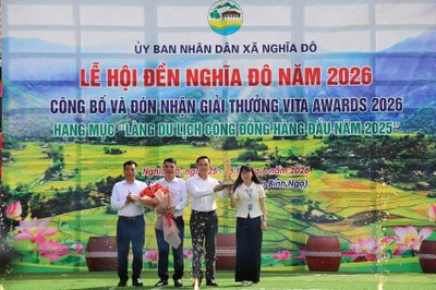 Nghĩa Đô (Lào Cai) rực rỡ ngày khai hội, đón nhận giải thưởng làng du lịch hàng đầu năm 2025