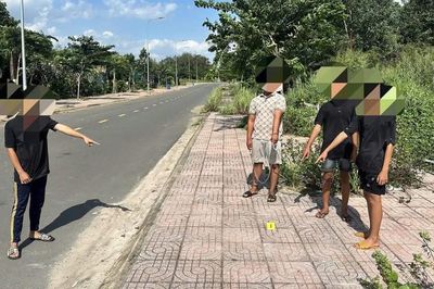 Rủ bạn đi chơi, dặn 'mang theo điện thoại' để cướp