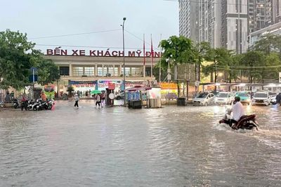 Hình ảnh các tuyến phố Hà Nội ngập nặng đúng giờ tan tầm