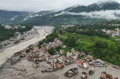 Những người may mắn sống sót kể lại giây phút sinh tử trong trận lũ quét kinh hoàng