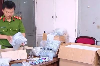 Nhóm đối tượng mua bán tinh dầu ma túy 'núp bóng' thuốc lá điện tử quy mô toàn quốc lớn sa lưới