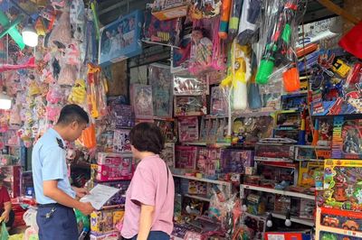 Hà Nội: Buộc tiêu hủy gần 1.500 sản phẩm phục vụ Tết Trung thu