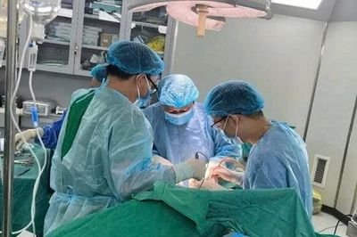 Nhiều năm chịu đựng vì bệnh 'khó nói' một phụ nữ mang khối u vùng kín 20cm