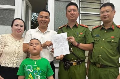 Hơn một giờ hỗ trợ tìm kiếm, đưa bé trai đi lạc trở về với gia đình