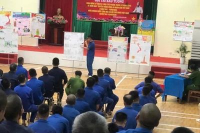 Những trang báo tường gieo niềm tin ngày trở về