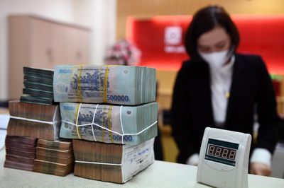 Lãi suất qua đêm chỉ còn hơn 1%/năm