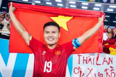Khoảnh khắc Quang Hải làm ngược chỉ đạo của HLV Kim gây sốt