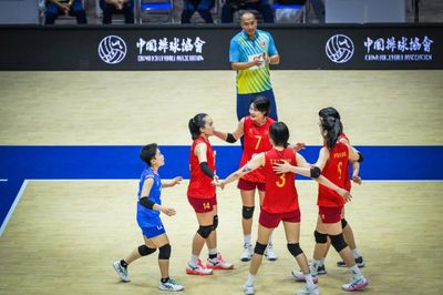 'Núi lớn' tại tứ kết cho đội tuyển bóng chuyền nữ