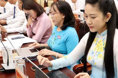 Sắp xếp, tổ chức lại bộ máy, thành lập 29 phường mới; hỗ trợ đào tạo bác sĩ nội trú tối đa 100 triệu đồng/năm