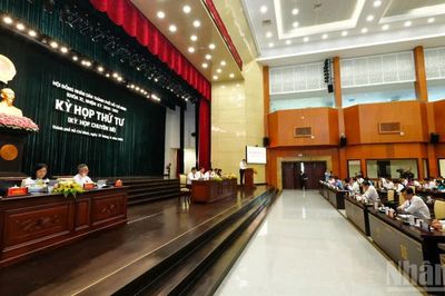 Thành phố Hồ Chí Minh: Không để chậm trễ thể chế làm lỡ cơ hội phát triển