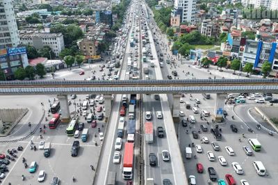 [Ảnh] Dòng xe rời Hà Nội trước kỳ nghỉ 2/9 kéo dài 5 ngày