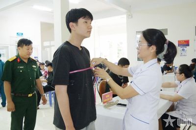 Điều kiện, thành phần, thời hạn nộp hồ sơ xin tạm hoãn gọi nhập ngũ với gia đình gặp khó khăn