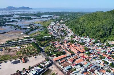 Long Sơn dựng phố, giữ hồn làng