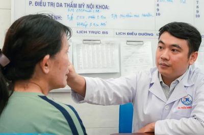 Gặp biến chứng thẩm mỹ, người phụ nữ 'tá hoả' khi cơ sở làm đẹp đã đóng cửa