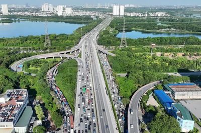 Phân luồng giao thông trên cao tốc Pháp Vân - Cao Bồ khi ùn tắc
