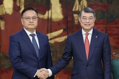 Thúc đẩy các dự án kết nối giao thông, thương mại biên giới Việt - Lào