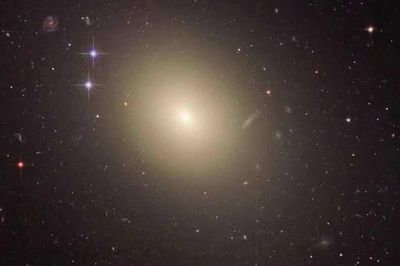 Thiên hà IC 1101- gã khổng lồ có thể chứa 17 Dải Ngân Hà